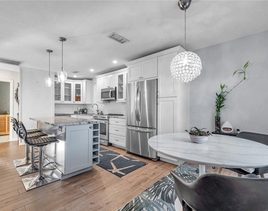4728 Beach Drive Se - Photo Thumbnail 7