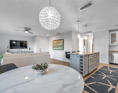 4728 Beach Drive Se - Photo Thumbnail 8
