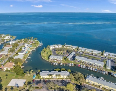 4728 Beach Drive Se - Photo Thumbnail 48