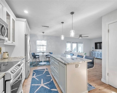 4728 Beach Drive Se - Photo Thumbnail 20