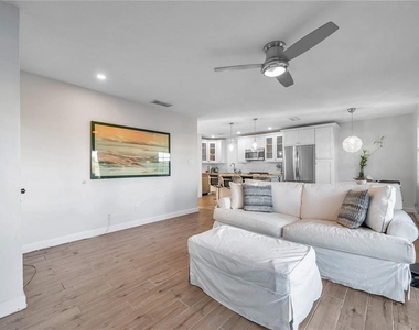 4728 Beach Drive Se - Photo Thumbnail 4