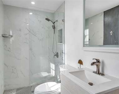4728 Beach Drive Se - Photo Thumbnail 18