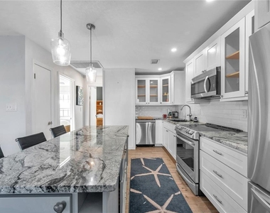 4728 Beach Drive Se - Photo Thumbnail 13