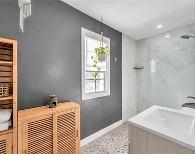 4728 Beach Drive Se - Photo Thumbnail 17