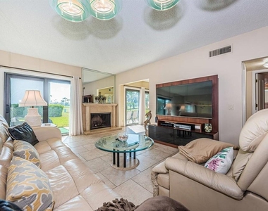 6260 Sun Boulevard - Photo Thumbnail 6