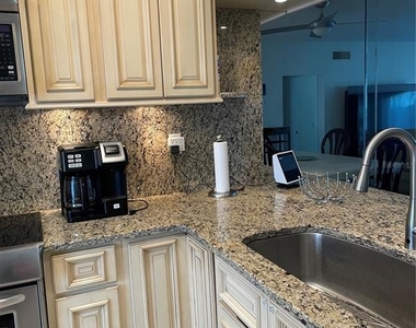6260 Sun Boulevard - Photo Thumbnail 16