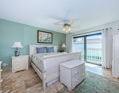 6260 Sun Boulevard - Photo Thumbnail 12