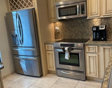 6260 Sun Boulevard - Photo Thumbnail 13
