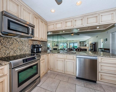 6260 Sun Boulevard - Photo Thumbnail 5