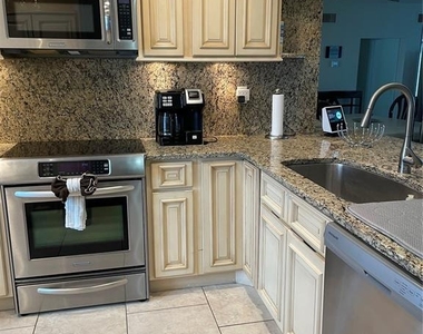 6260 Sun Boulevard - Photo Thumbnail 15