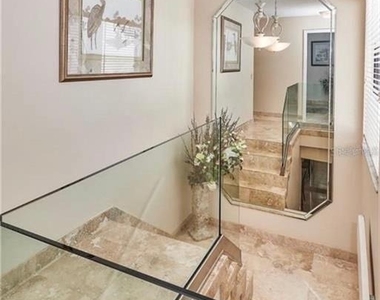 6260 Sun Boulevard - Photo Thumbnail 8