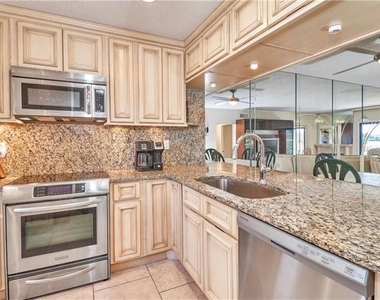 6260 Sun Boulevard - Photo Thumbnail 1