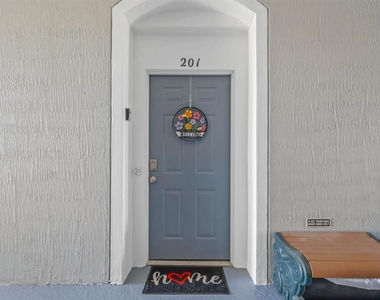 2310 Silver Palm Drive - Photo Thumbnail 2