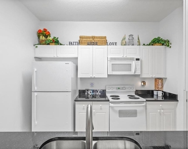 2310 Silver Palm Drive - Photo Thumbnail 6