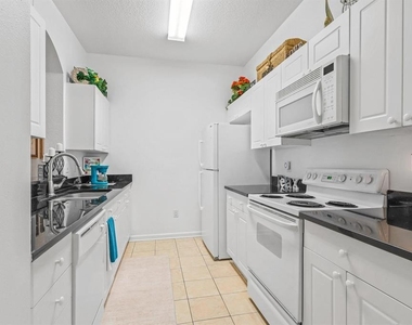 2310 Silver Palm Drive - Photo Thumbnail 5