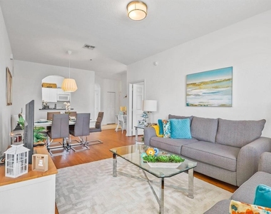 2310 Silver Palm Drive - Photo Thumbnail 9
