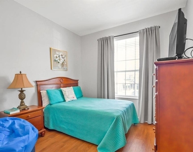 2310 Silver Palm Drive - Photo Thumbnail 19