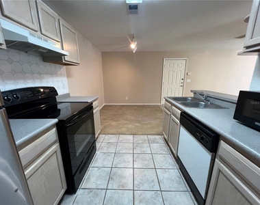 8915 Latrec Ave - Photo Thumbnail 4