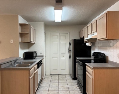 8915 Latrec Ave - Photo Thumbnail 2