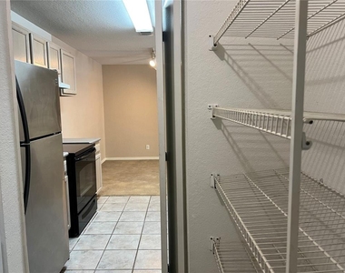 8915 Latrec Ave - Photo Thumbnail 10