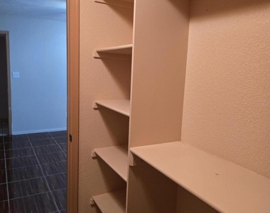 3213 Tierra Ave Place - Photo Thumbnail 10