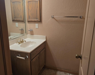 3213 Tierra Ave Place - Photo Thumbnail 6