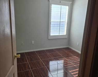 3213 Tierra Ave Place - Photo Thumbnail 18