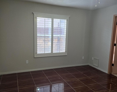3213 Tierra Ave Place - Photo Thumbnail 9
