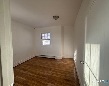 292 Ridgefield Avenue - Photo Thumbnail 3