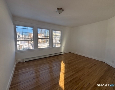 292 Ridgefield Avenue - Photo Thumbnail 2