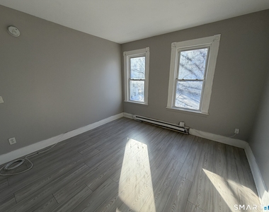 143 Congress Avenue - Photo Thumbnail 4