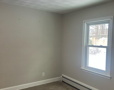 82 Middlefield Avenue - Photo Thumbnail 2