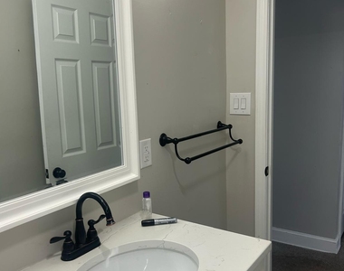 82 Middlefield Avenue - Photo Thumbnail 6