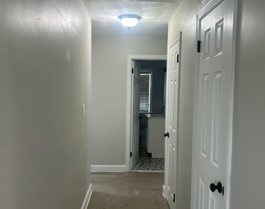 82 Middlefield Avenue - Photo Thumbnail 4