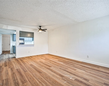 3585 Arville Street - Photo Thumbnail 6
