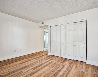 3585 Arville Street - Photo Thumbnail 10