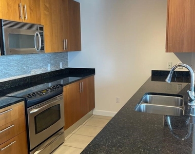 200 W Sahara Avenue - Photo Thumbnail 6