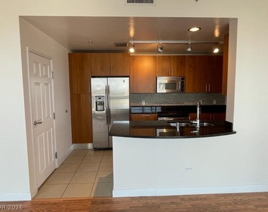 200 W Sahara Avenue - Photo Thumbnail 2