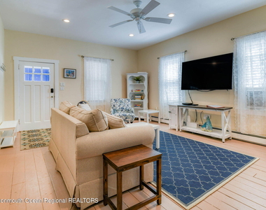 18 Abbott Avenue - Photo Thumbnail 10