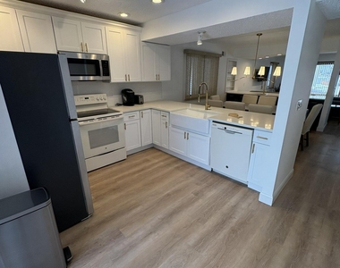 17 Brown Avenue - Photo Thumbnail 4