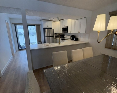 17 Brown Avenue - Photo Thumbnail 3