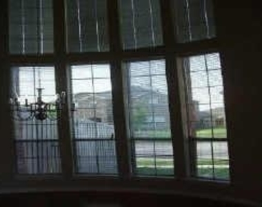 5554 Emerson Court - Photo Thumbnail 4