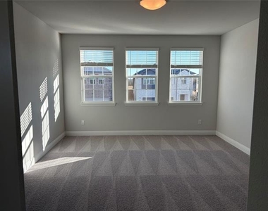 810 Sicily Boulevard - Photo Thumbnail 5