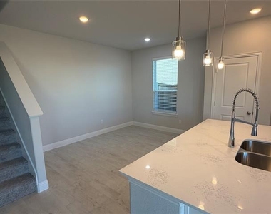 810 Sicily Boulevard - Photo Thumbnail 4