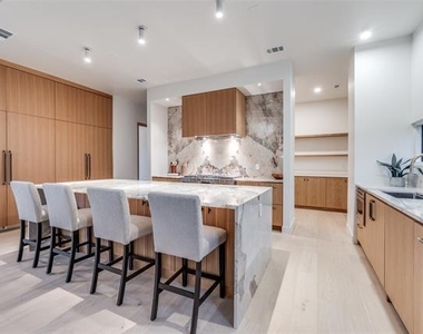 3821 Beechwood Lane - Photo Thumbnail 12