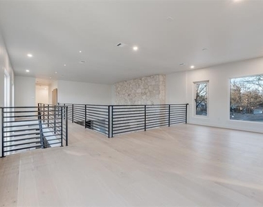 3821 Beechwood Lane - Photo Thumbnail 17
