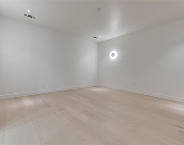 3821 Beechwood Lane - Photo Thumbnail 16