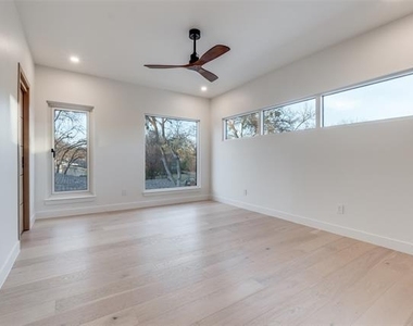 3821 Beechwood Lane - Photo Thumbnail 18