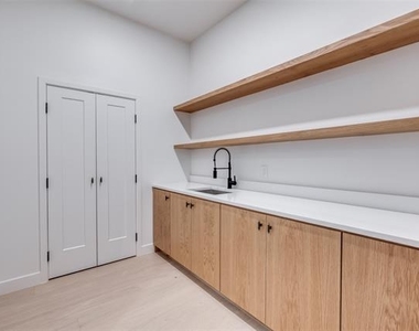 3821 Beechwood Lane - Photo Thumbnail 31