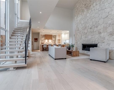 3821 Beechwood Lane - Photo Thumbnail 4